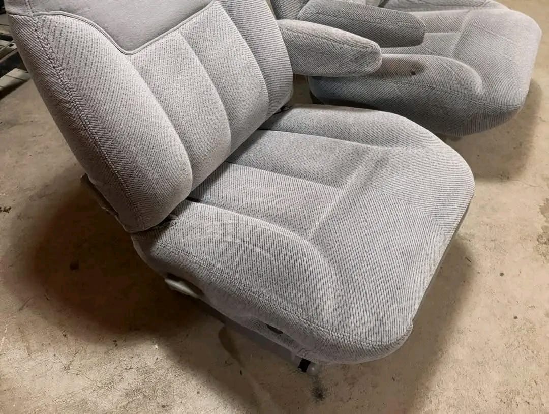 95-98 Chevy Silverado gray buckets seats - Image 3