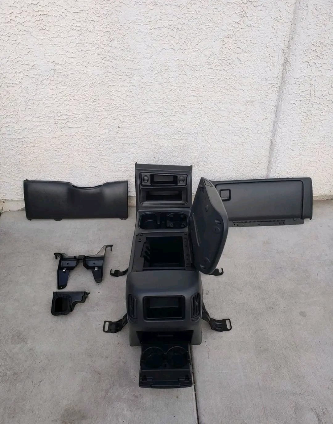 GMC Sierra Chevy Silverado Avalanche Center Floor Console / Glovebox. - Image 3