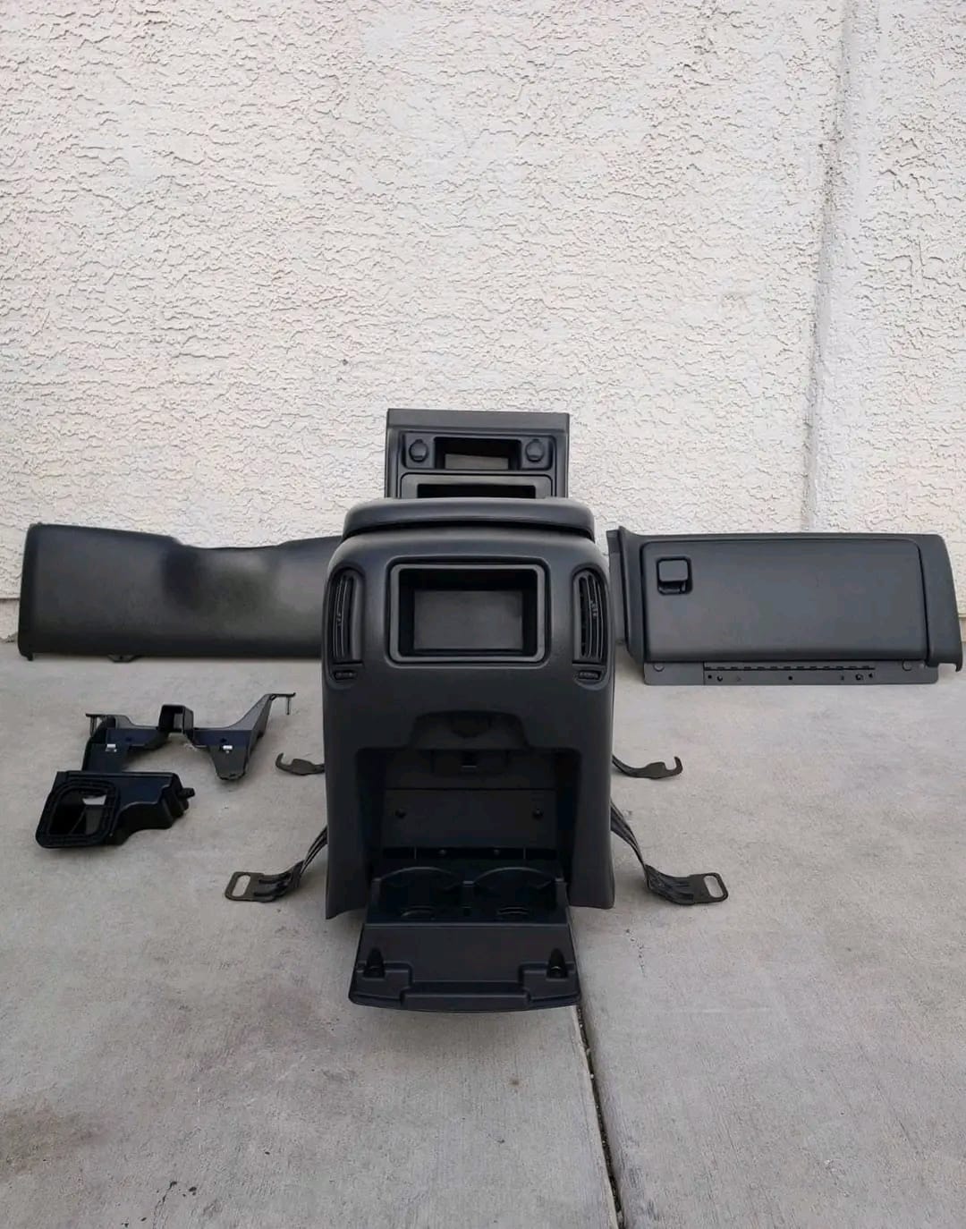 GMC Sierra Chevy Silverado Avalanche Center Floor Console / Glovebox. - Image 2